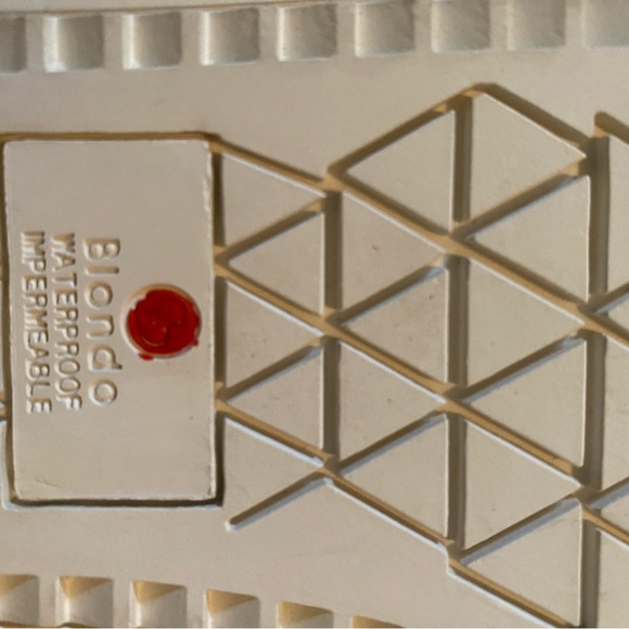 Blondo Waterproof Slip On Sneakers Size 10 - Picture 5 of 6